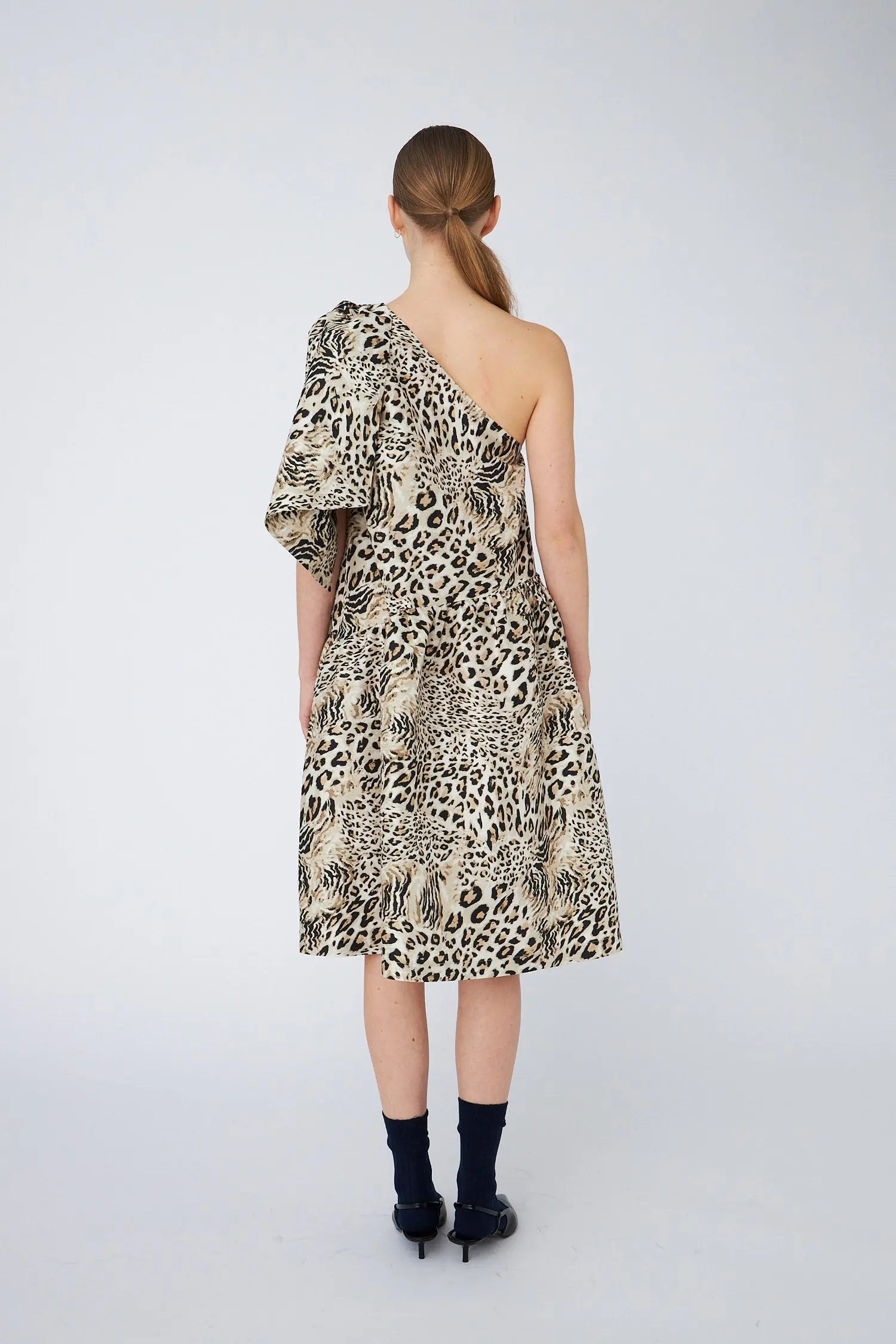 Stella Nova Crisp One-Shoulder Midi Dress with Bow Dress 081 Leopard